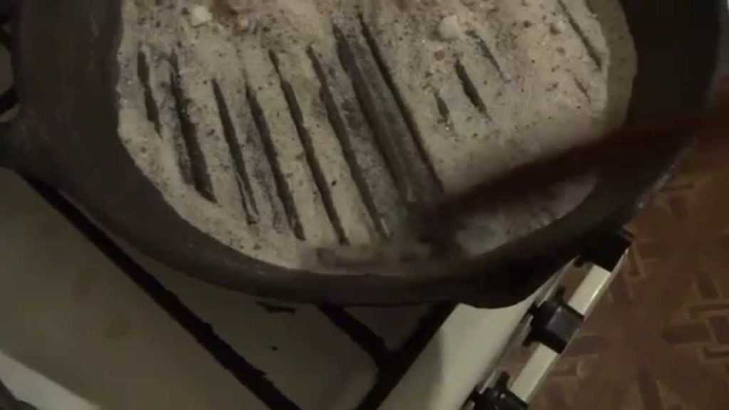 Как очистить чугунную сковороду от ржавчины