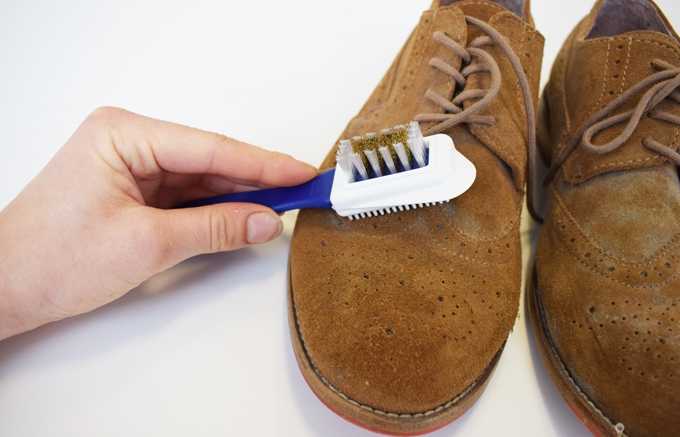 Замша: как быстро почистить одежду, обувь, головные уборы