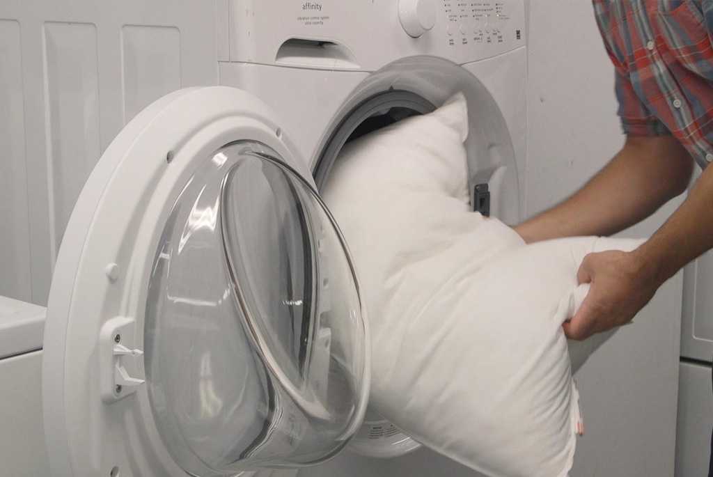 Как постирать перьевую подушку в домашних условиях (43 фото): как почистить модель из пера в стиральной машине-автомат дома
