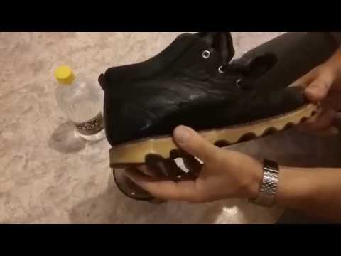 Избавиться от уличной соли на замшевой обуви помогут уксусная кислота и нашатырный спирт