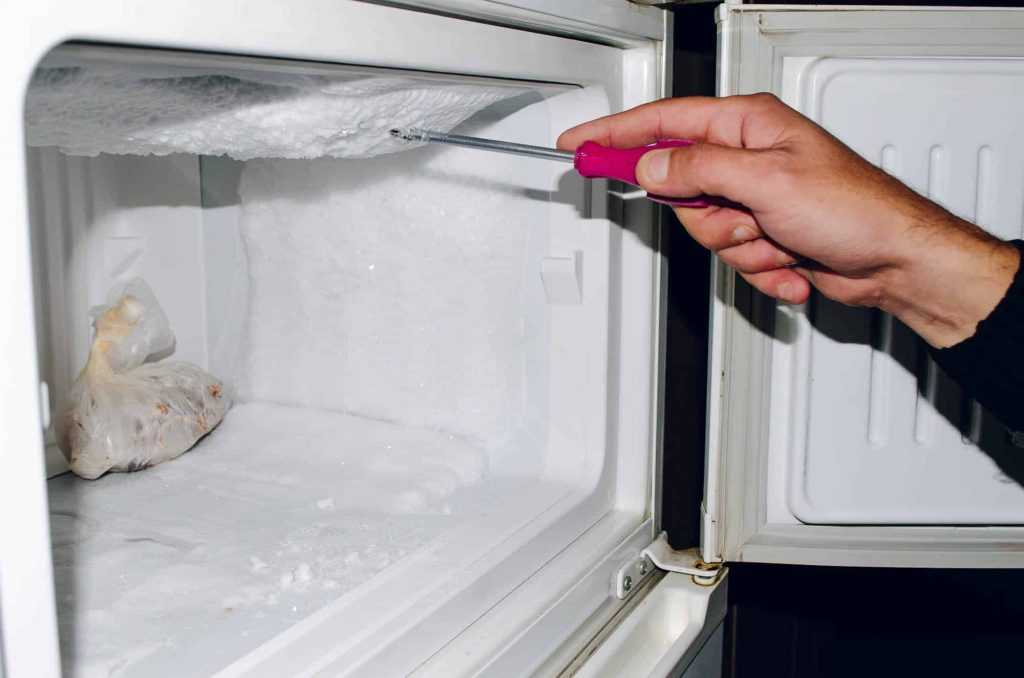 Как быстро разморозить холодильник старой и современной модели