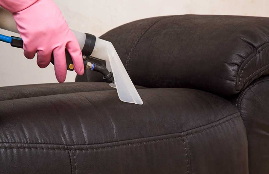 Как отмыть кровь с дивана из ткани в домашних условиях