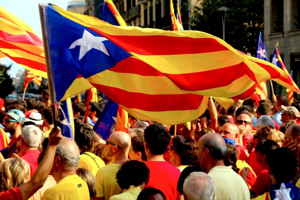 Кто из мировых знаменитостей проживает в испании, а именно, в каталонии?