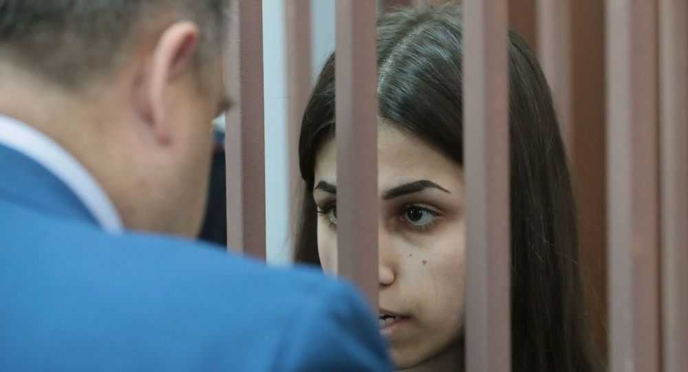 «ознакомили девушек с постановлением»: сёстры хачатурян признаны потерпевшими по делу о насилии со стороны отца — рт на русском