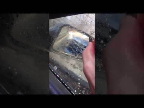 Чем отмыть клей от тонировки со стекла автомобиля