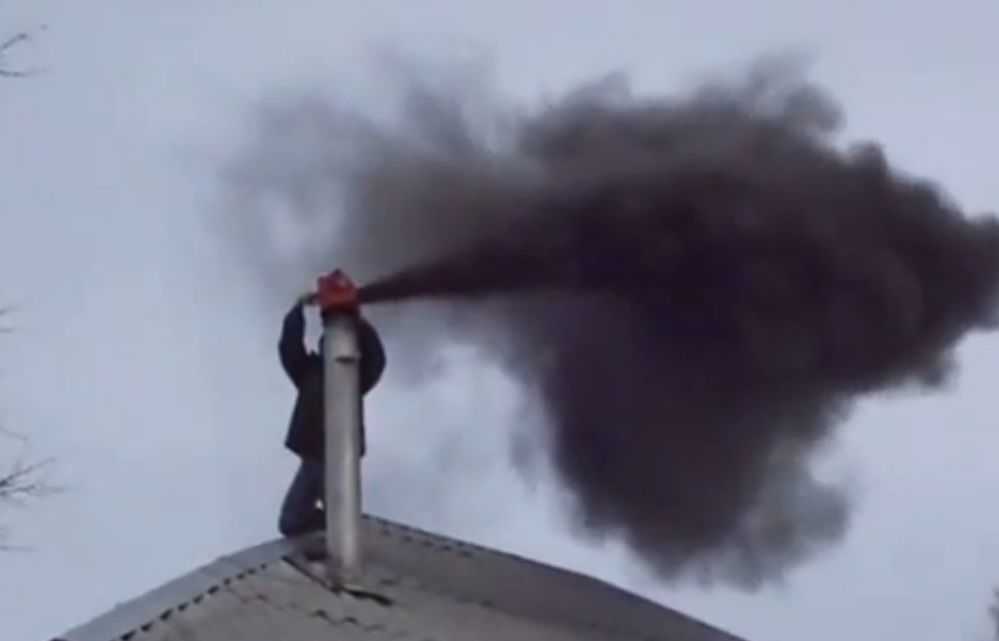 Почему дымоходы загрязняются сажей и как избавиться от неё самостоятельно