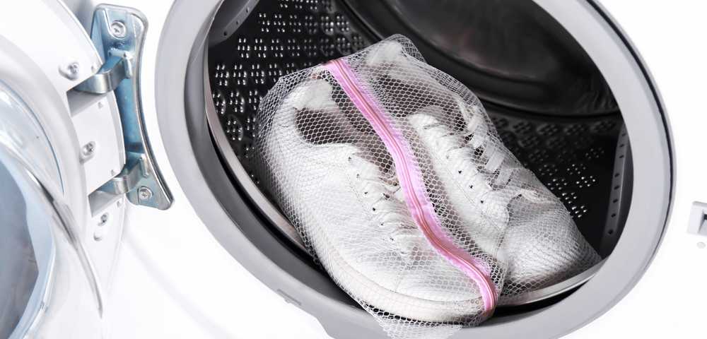 Как стирать тканевые кроссовки: можно ли в стиральной машине-автомат, как почистить обувь из ткани руками, как сушить тряпочную обувку?