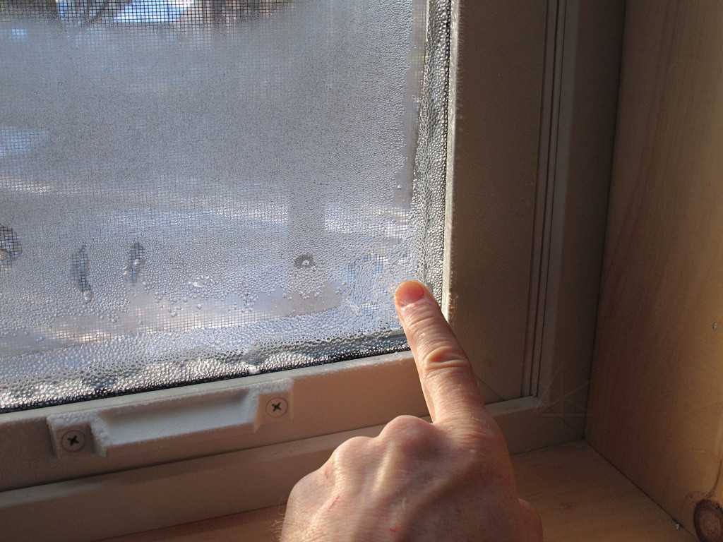 Потеют окна: причины и способы устранения проблемы