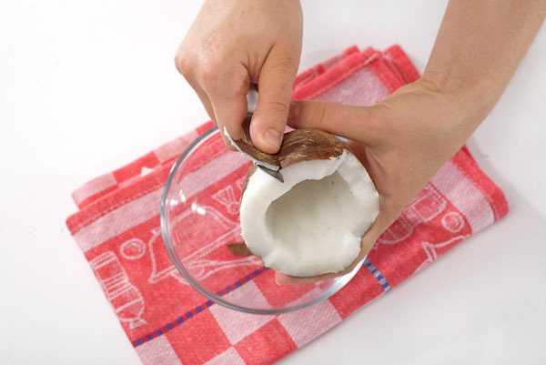 Как правильно открыть и почистить кокос в домашних условиях