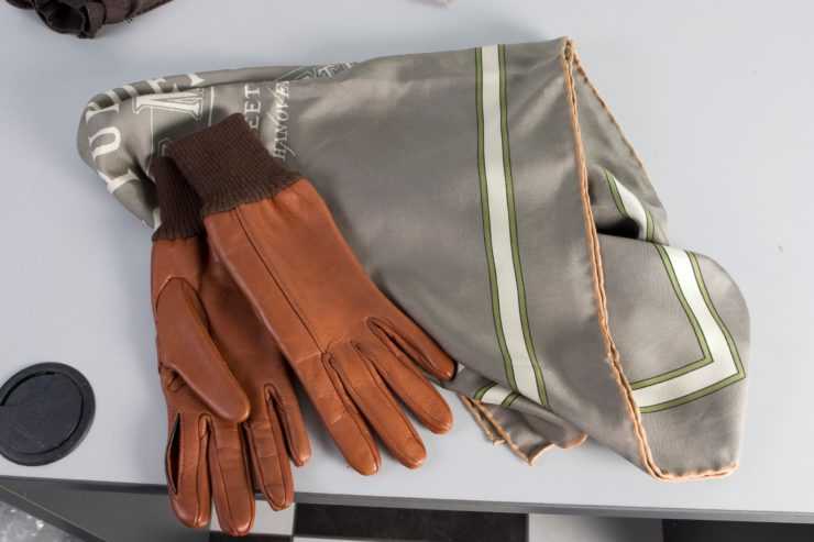 Как можно почистить кожаные перчатки в домашних условиях