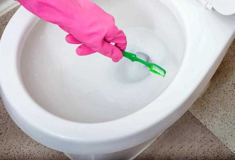 Забился унитаз: 8 простых способов, чтобы прочистить его самостоятельно