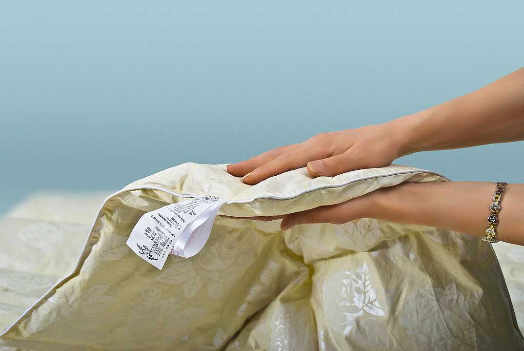 Важные правила, как стирать одеяло из верблюжьей шерсти в стиральной машине и вручную