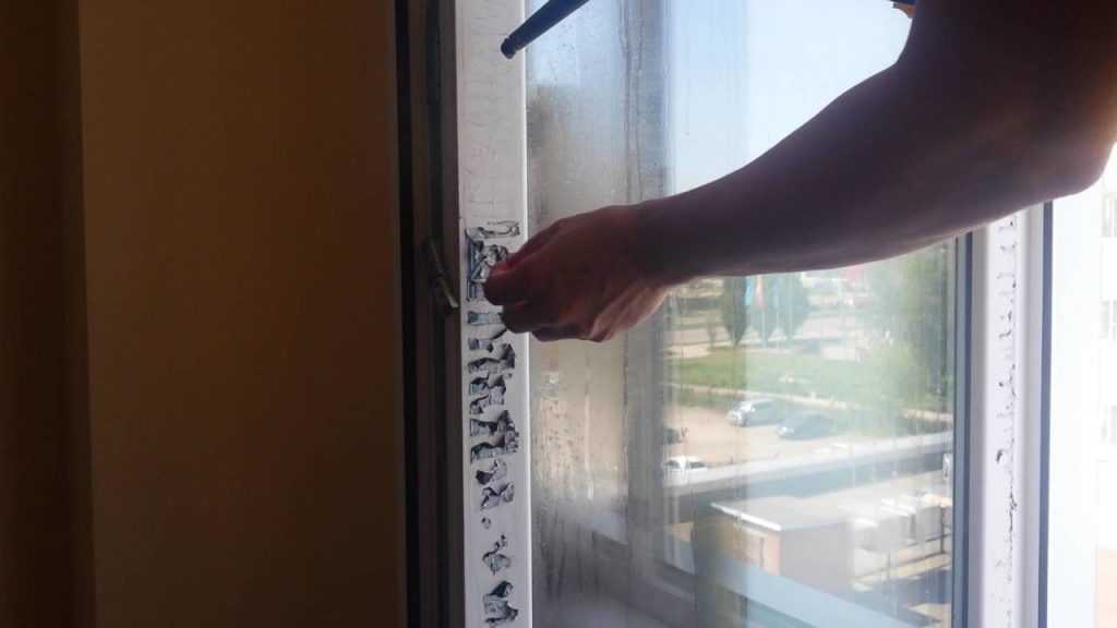 Как самостоятельно быстро и правильно снять солнцезащитную пленку с окна? чем отмыть остатки солнцезащитной пленки