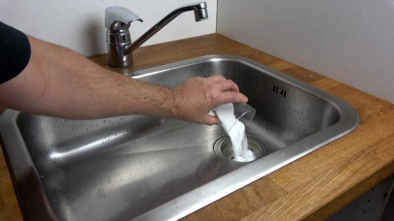 Как правильно сделать прочистку труб уксусом и содой, если засорилась канализация