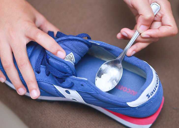 Как избавиться от неприятного запаха в обуви в домашних условиях — полное руководство по устранению вони
