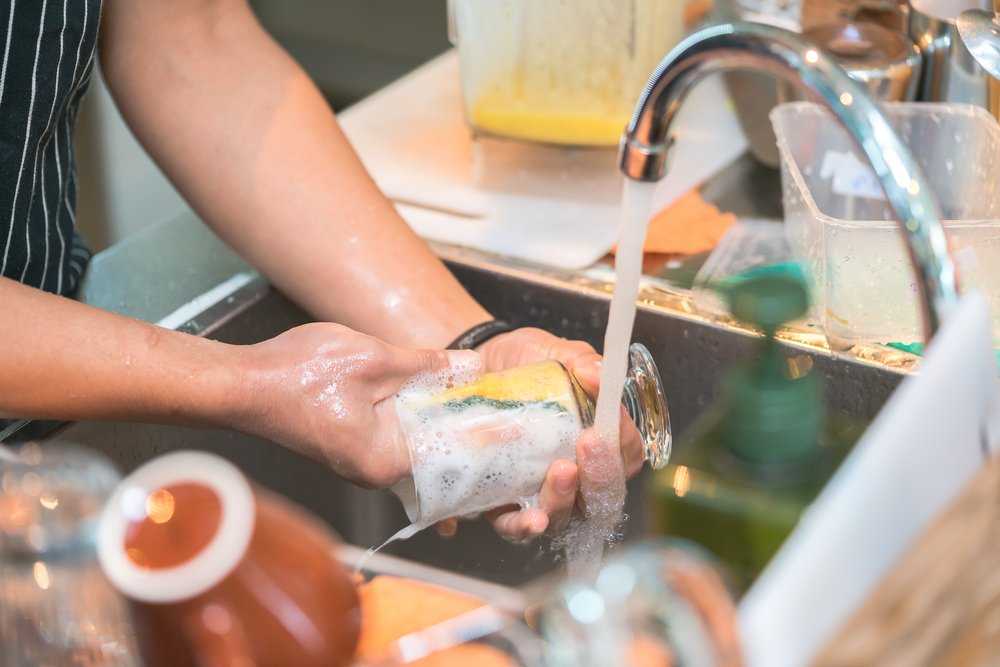 Как помыть хрусталь чтобы блестел? как почистить посуду до блеска в домашних условиях, как и чем отмыть хрустальную посуду
