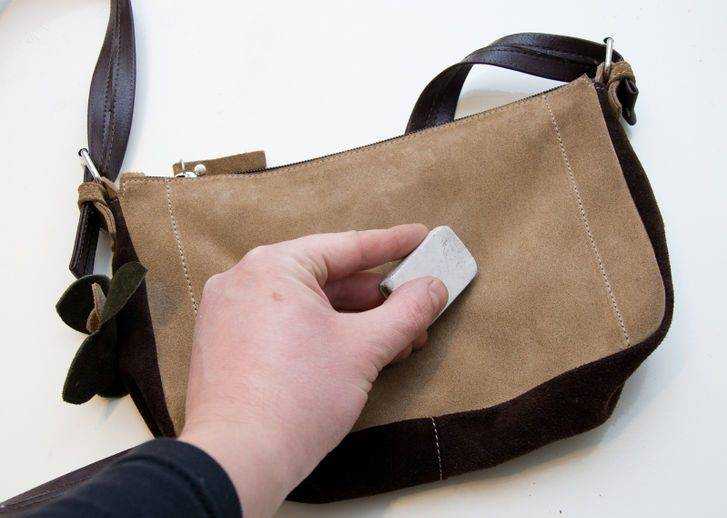 Как почистить кожаную сумку: чем очистить белую сумку из натуральной или искусственной кожи в домашних условиях, как постирать от загрязнений