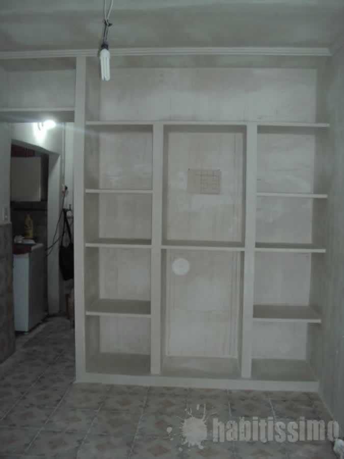 Сделать встроенный шкаф-купе из гипсокартона своими руками – значит предоставить удобное место для хранения вещей и звуко-, теплоизолировать комнату