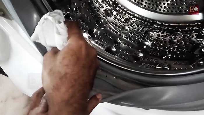 Запах из стиральной машины автомат: как избавиться, что делать