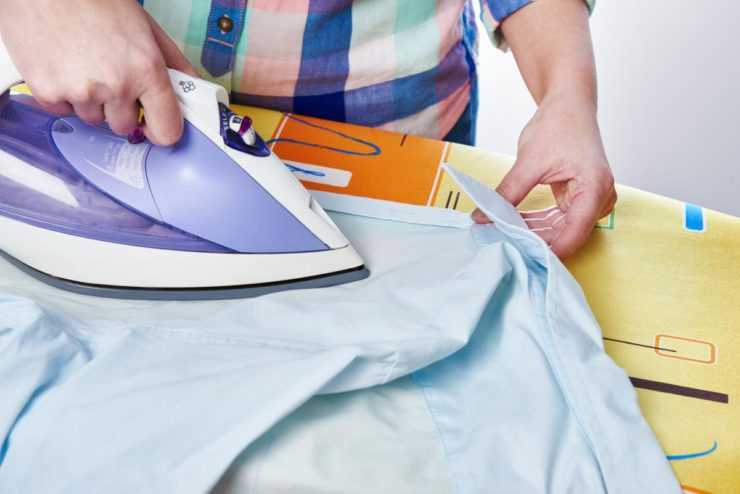 Как разгладить хлопковую рубашку утюгом, отпаривателем и парогенератором: если она на 100% из этого материала или содержит смешанный состав