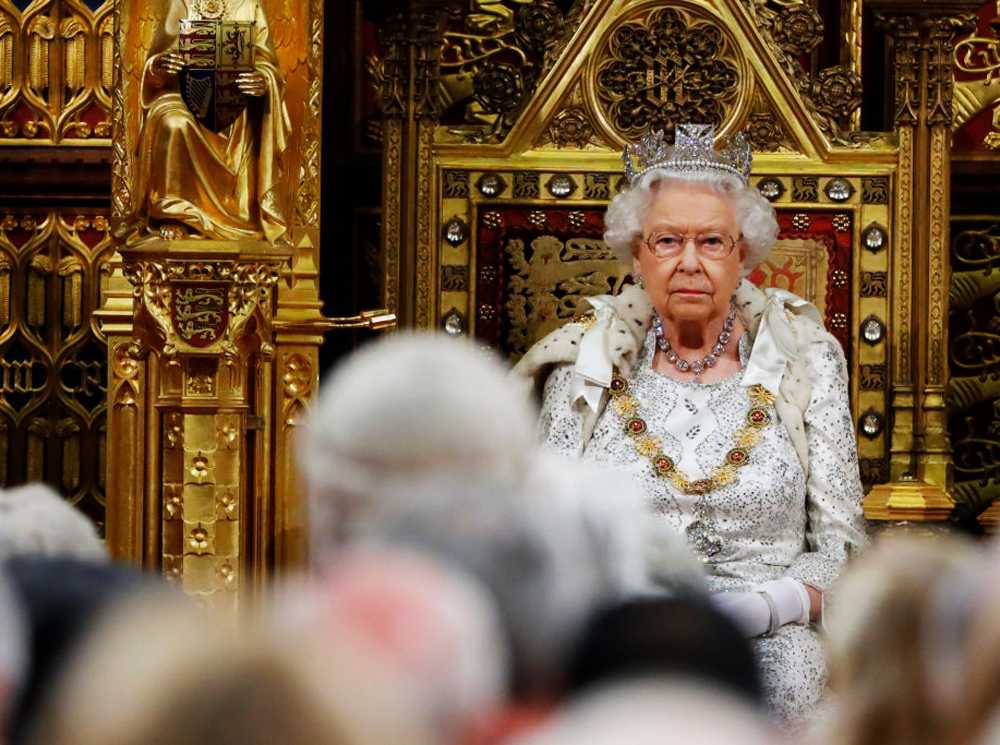 «скромные» дворцы внуков британской королевы: общежитие для наследных принцев
