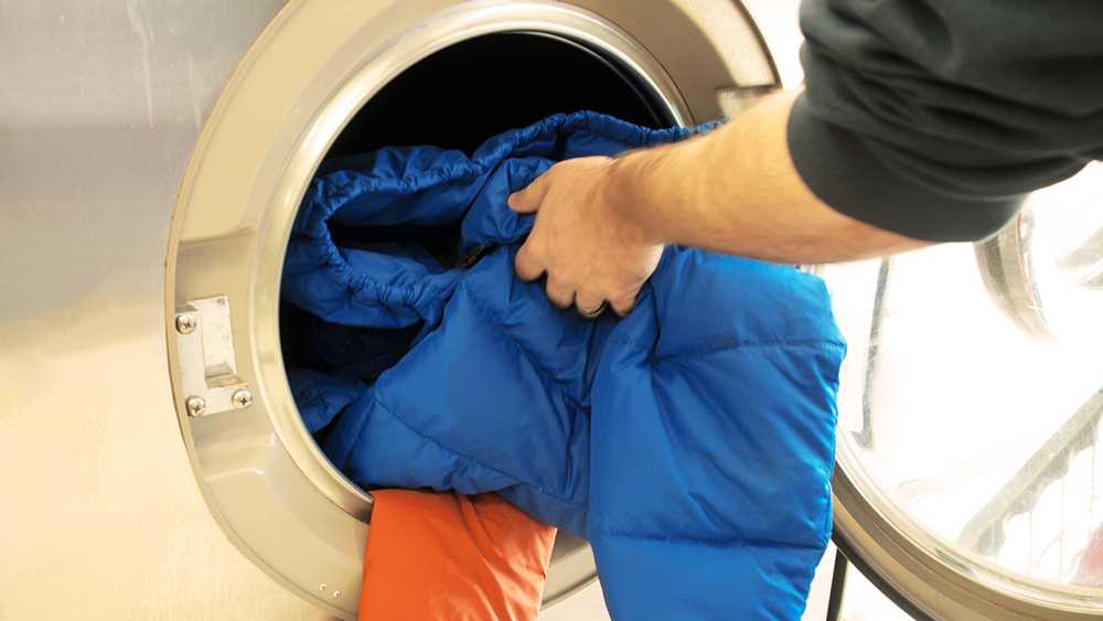 Как стирать куртку на синтепоне: машинная стирка и ручная