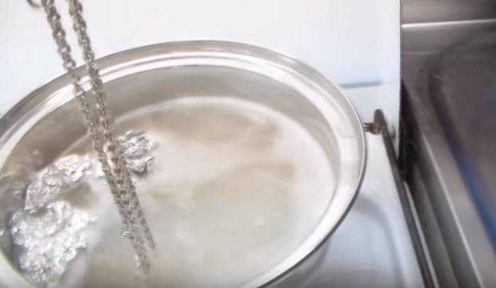 Лайфхак: как очистить серебро от черноты