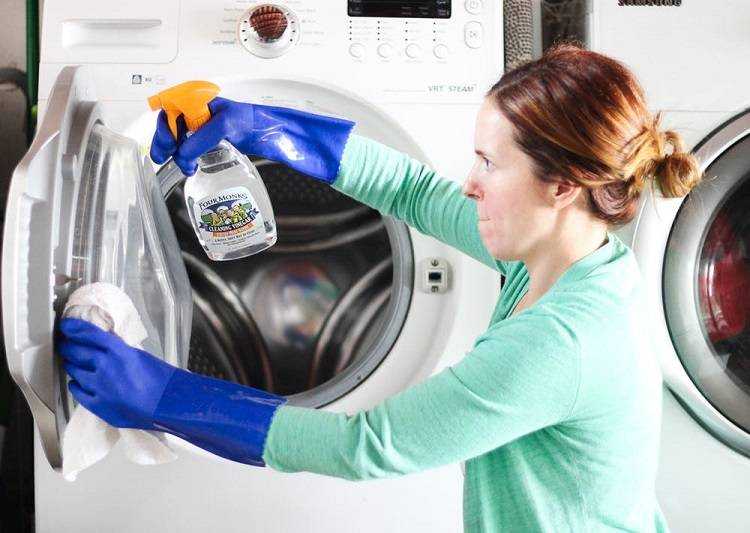 Запах из стиральной машины: от чего появляется и как от него избавиться?