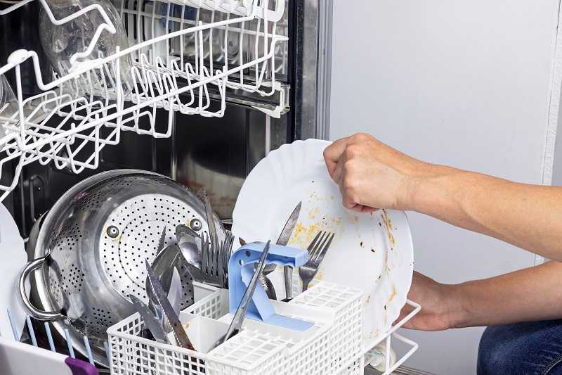Какую посуду нельзя мыть в посудомоечной машине: правила и рекомендации