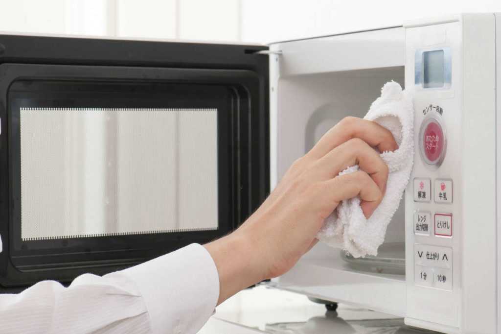 7 способов, как избавиться от гари в микроволновке в домашних условиях
