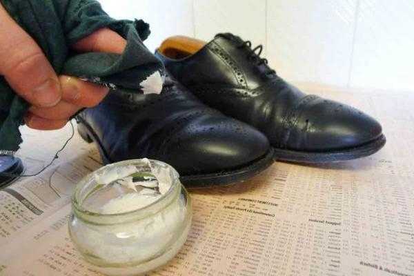 Как чистить обувь: правила ухода за ботинками и туфлями из кожи и замши | gq russia