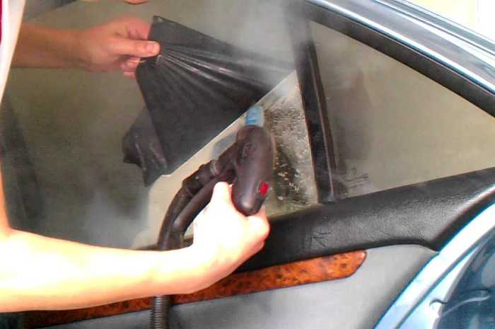 Чем отмыть клей от тонировки со стекла автомобиля подручными средствами