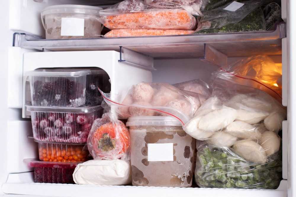 Как хранить колбасу в холодильнике и без холодильника