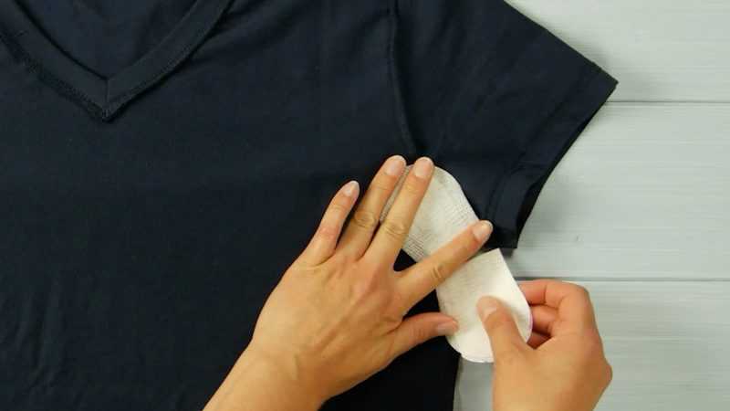 Как вывести пятна от пота на белой одежде