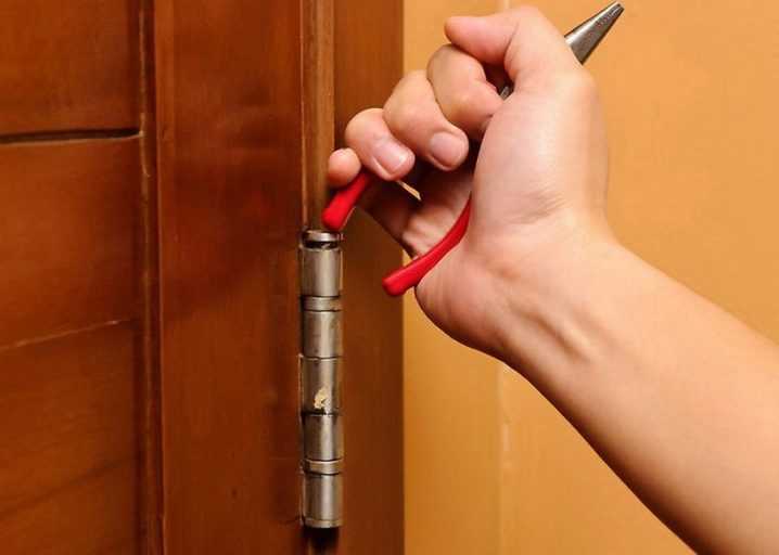Чем смазать петли дверей дома чтобы не скрипели подручными средствами