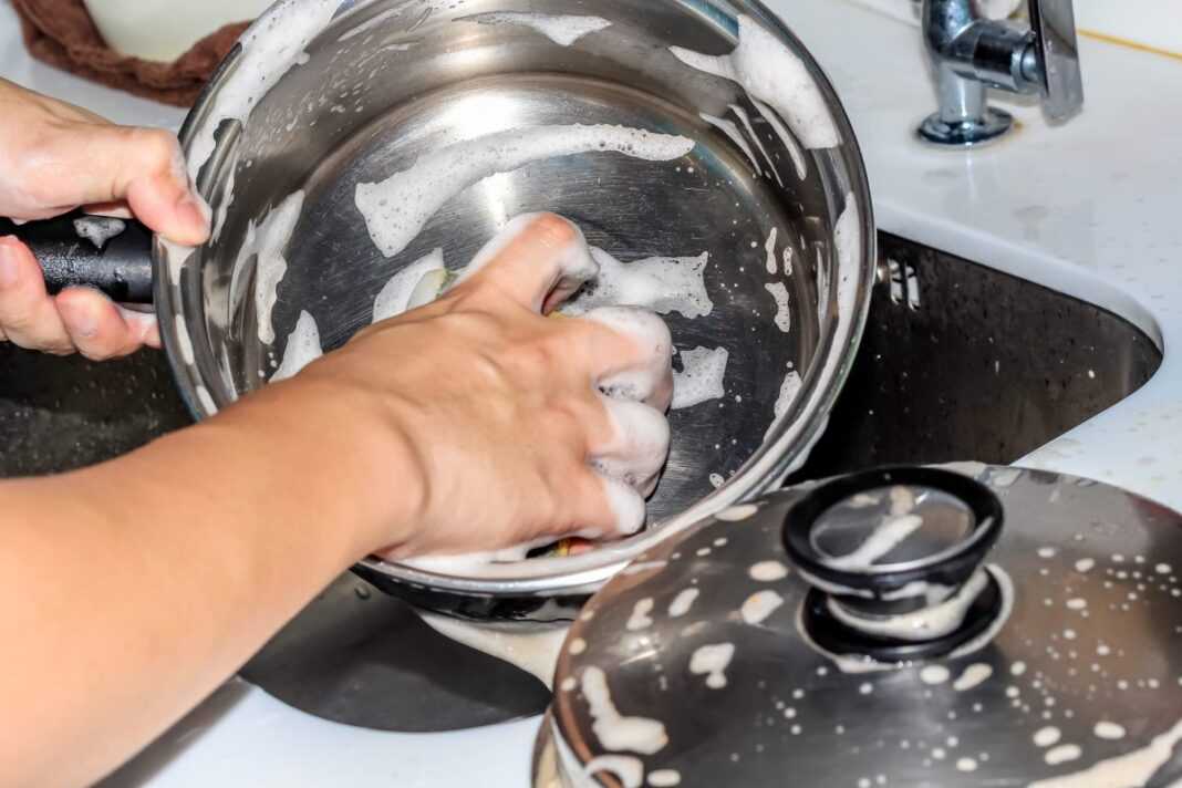 10 способов очистить пригоревшую кастрюлю