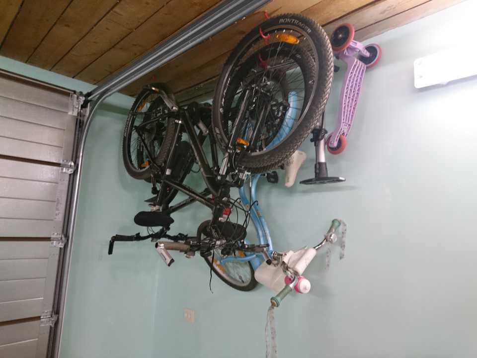 Как и где хранить велосипед зимой - дома, на балконе в подьезде, гараже, советы по сезонному хранению