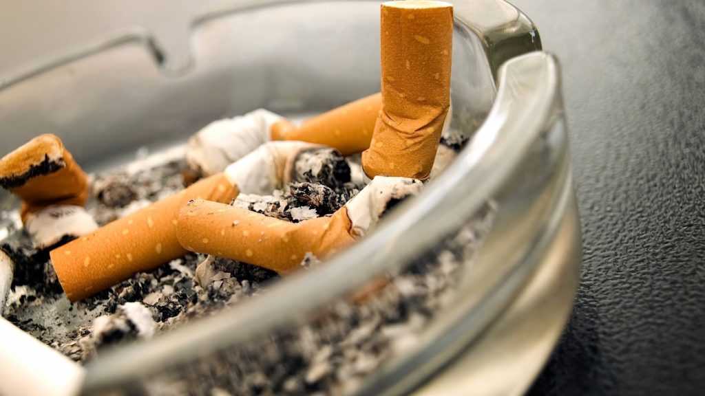 Как в квартире избавиться от запаха сигарет: способы быстро убрать табачный запах