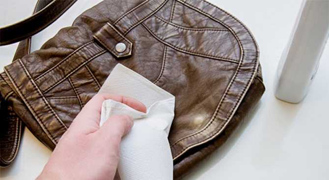 Как почистить кожаную сумку - наиболее эффективные способы: чем оттереть светлую сумку из натуральной кожи в домашних условиях, как помыть белый кожзам