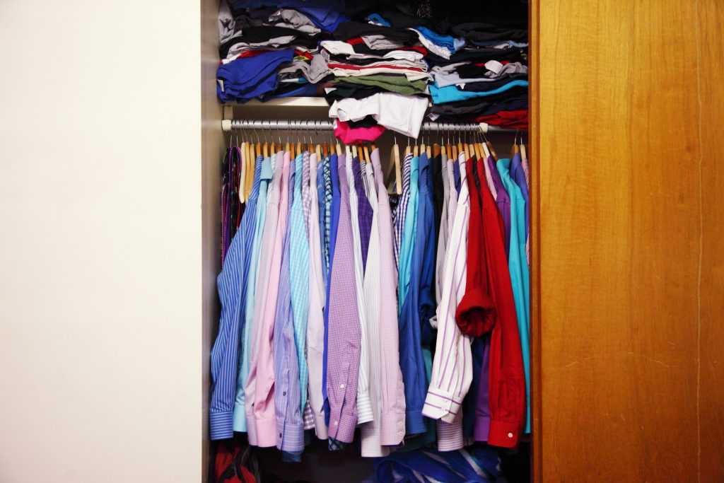 Запах в шкафу с одеждой
