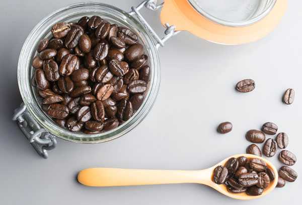Как хранить кофе в зернах: упаковка, температура, влажность