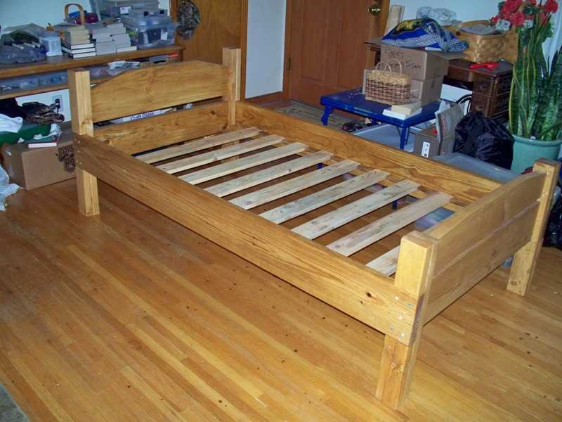 Кровать для дачи: своими руками, из дерева, процесс изготовления, плюсы и минусы