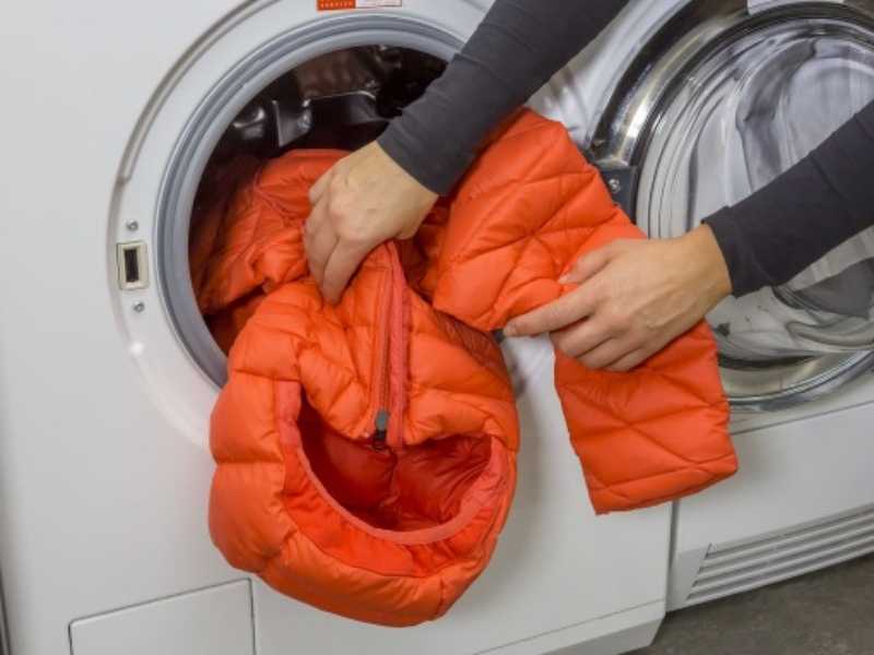 Как высушить теплую куртку: можно ли сушить пуховик феном