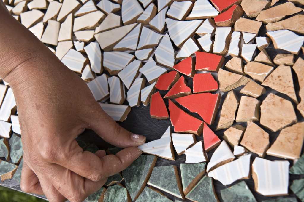 Укладка мозаики: монтаж мозаичной плитки на стену, как класть своими руками, как делают - мастер-класс