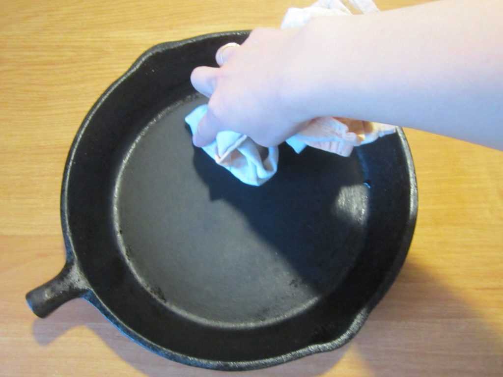 Правила эксплуатации и ухода за чугунными сковородками без покрытия