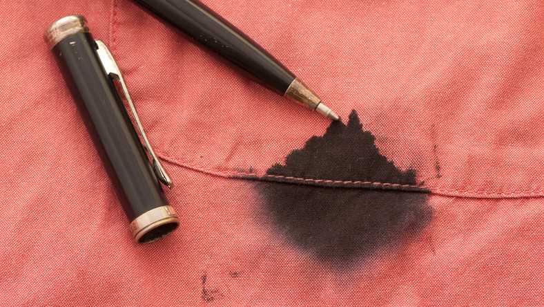 Чем отстирать чернила от шариковой ручки с одежды