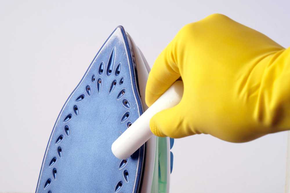 Как почистить утюг от накипи внутри в домашних условиях: 9 способов