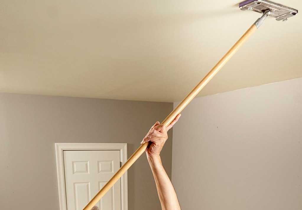 Как помыть матовый натяжной потолок без разводов?
