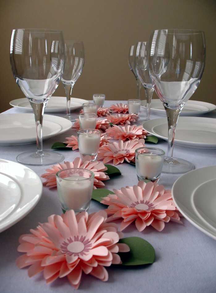 Как украсить стол на день рождения? 82 фото красивое украшение в домашних условиях. как оформить праздничный стол коллеге и мужу своими руками?